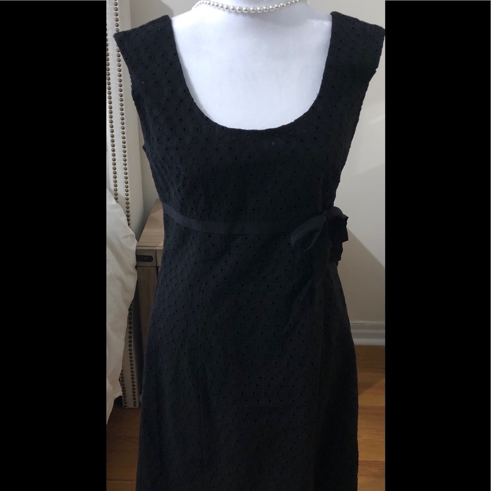 Black sleeveless dress eyelet